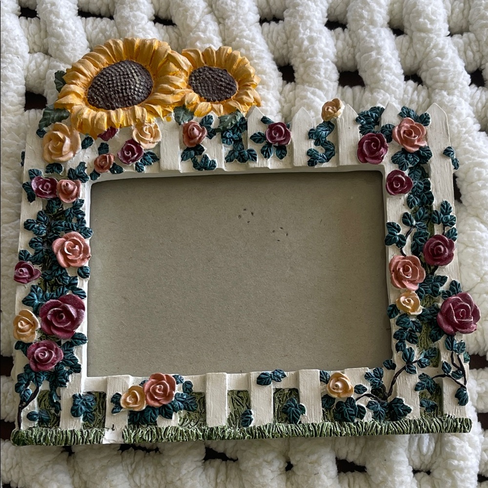 Trellis Hand-Painted Floral, Sunflower, Picture resin Frame. GUC